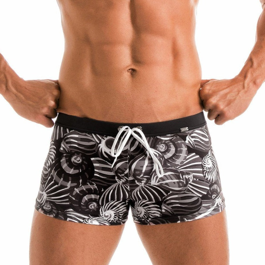 Мъжки бански боксер,  мъжки бански костюми, луксозни мъжки бански боксери, мъжки бански боксери 2019, нова колекция мъжки бански боксери, модерни мъжки бански боксери, гей бански боксери, модерни мъжки бански боксери, бански боксер