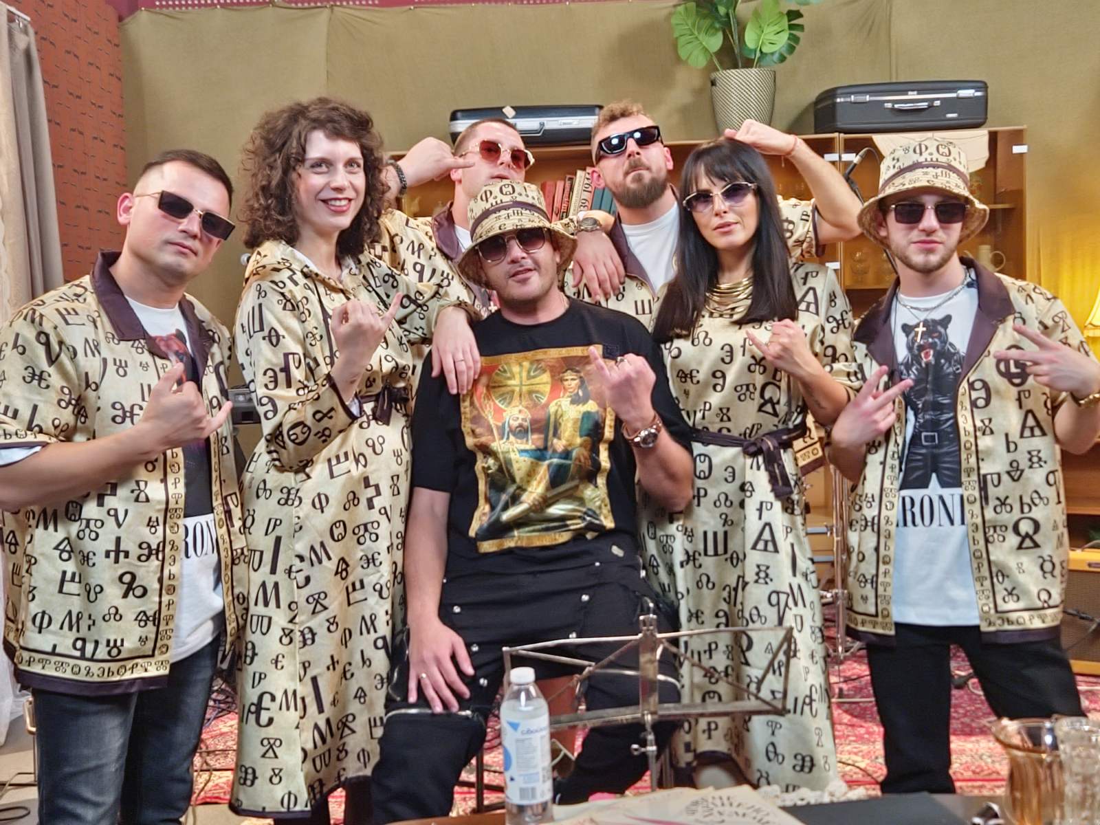 F.O. Глаголица Сатенена Шапка